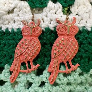 Unbranded Peachy Coral Statement Owl Novelty Earrings